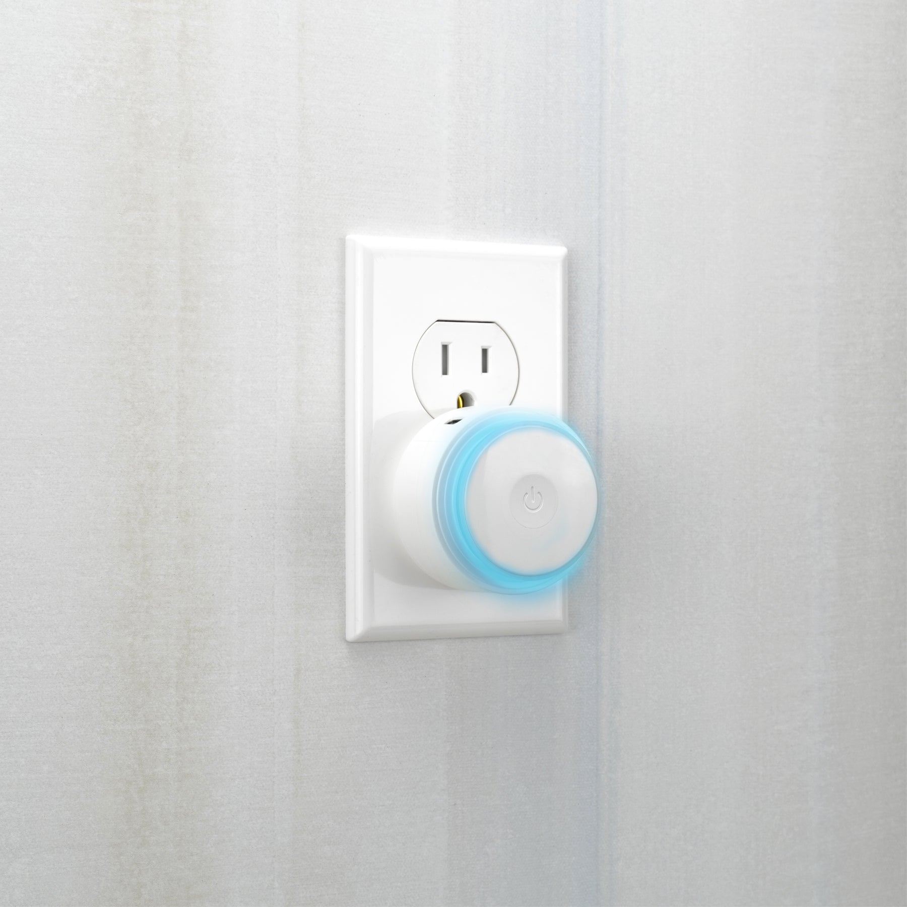 Amaze Night Light Wall Charger image 1